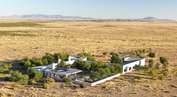 DESIGNED BY CARLOS JIMÉNEZ | The one-story structure enjoys vast views of the Chihuahuan Desert and Davis Mountains.